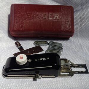 Vintage Singer Sewing Machine Buttonholer 160506 w/ Feed cover plate & 5 templat